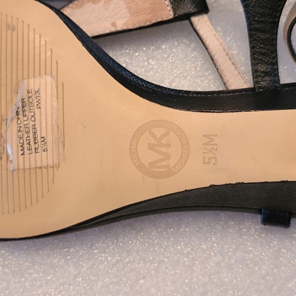 Michael Kors Thong Sandals - Picture 4 of 7